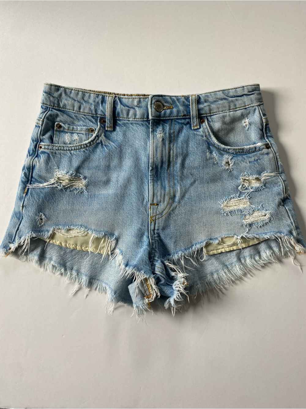 Zara High Waisted Short Size 4 Distressed Women’s Shorts Light Wash EUC Waist